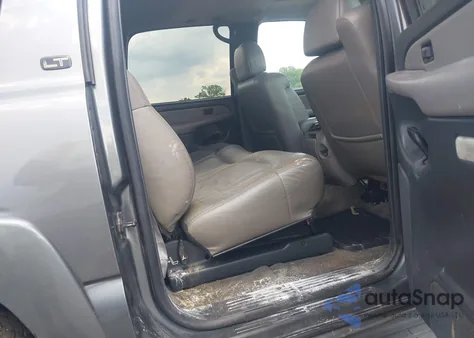 2002 Chevrolet Suburban 1500 Lt z USA, uszkodzony, nr VIN 3GNFK16Z92G267319